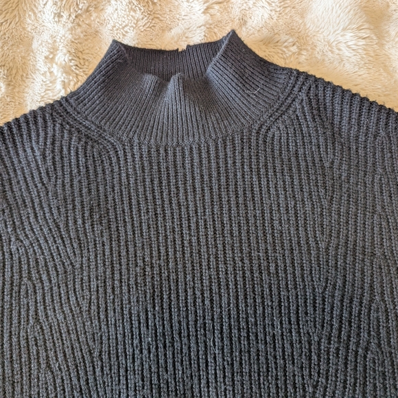 Banana Republic Charcoal Turtleneck Sweater - Picture 3 of 7